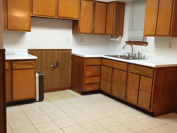 4th image of 722 Oak Ave
