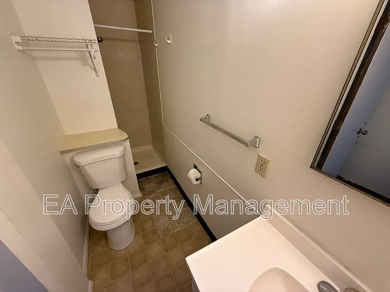 1 bed, 1.0 bath, 452 sqft, $900 — Photo 2