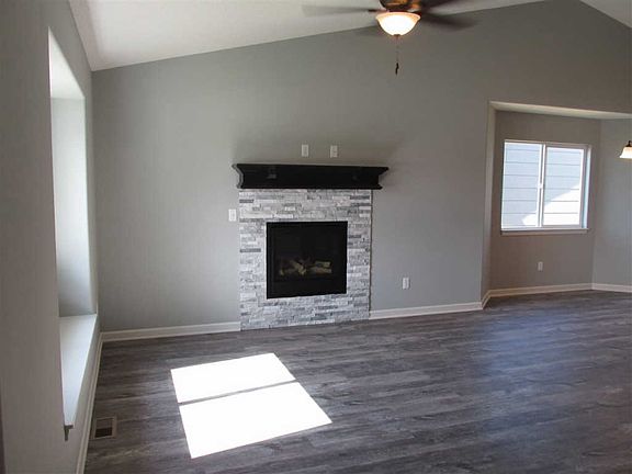 4th image of 5323 N Rock Spring St