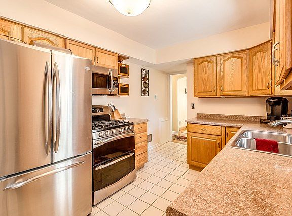 5th image of 10235 S Artesian Ave #1