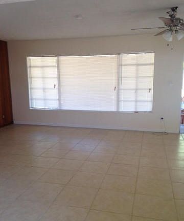 7007 N 14th Pl livingroom