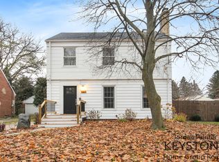 530 Marywood Dr NE, Grand Rapids, MI 49505