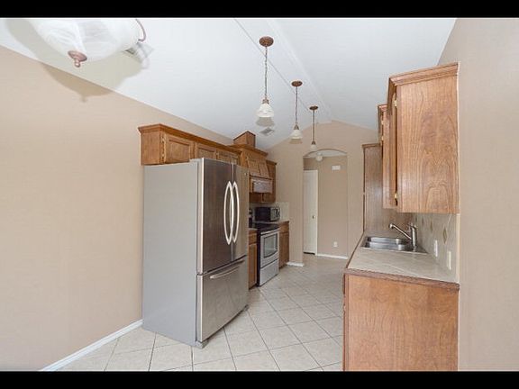 5th image of 2505 Yucca Ave