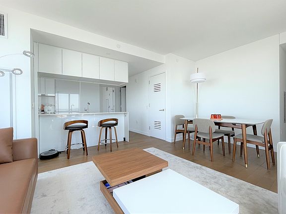 4th image of 99 Hudson St #5311