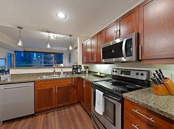 3rd image of 253 10th Ave Unit 633