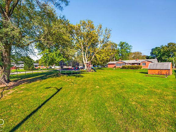 3rd image of 1080 Holly Dr