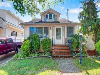 2941 Davis St, Oceanside, NY, 11572