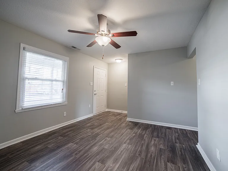 Barrington Estates Apartments — Photo 12