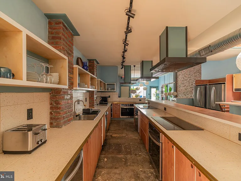 711 G St SE — Photo 23