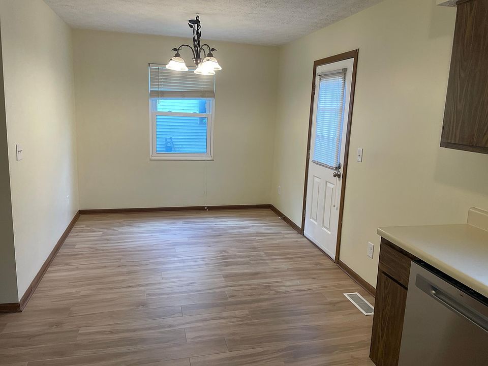 1st image of 3868 Longton Dr