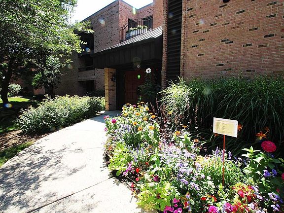 2nd image of 3916 N Oakland Ave Unit 118