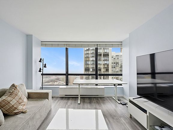 3rd image of 5415 N Sheridan Rd APT 3008