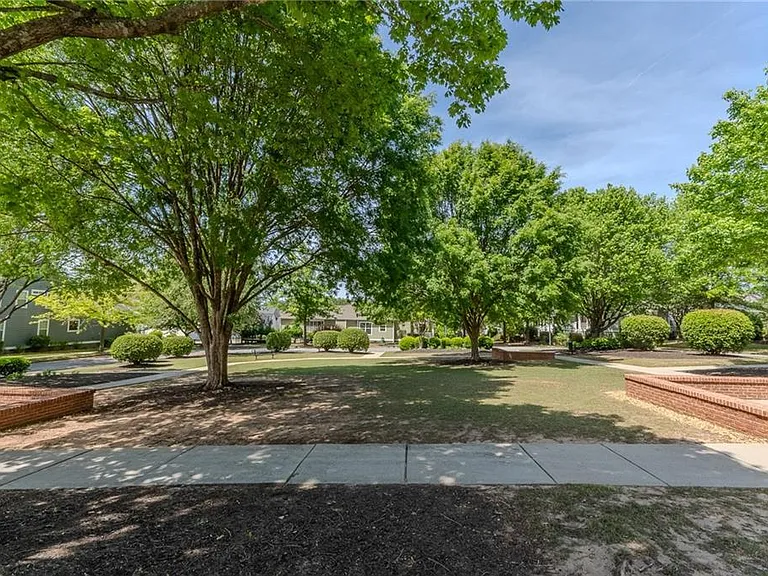 165 Mansfield Dr — Photo 28