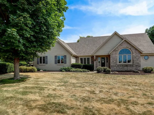 20065 West Rustic Ridge DRIVE, New Berlin, WI 53146