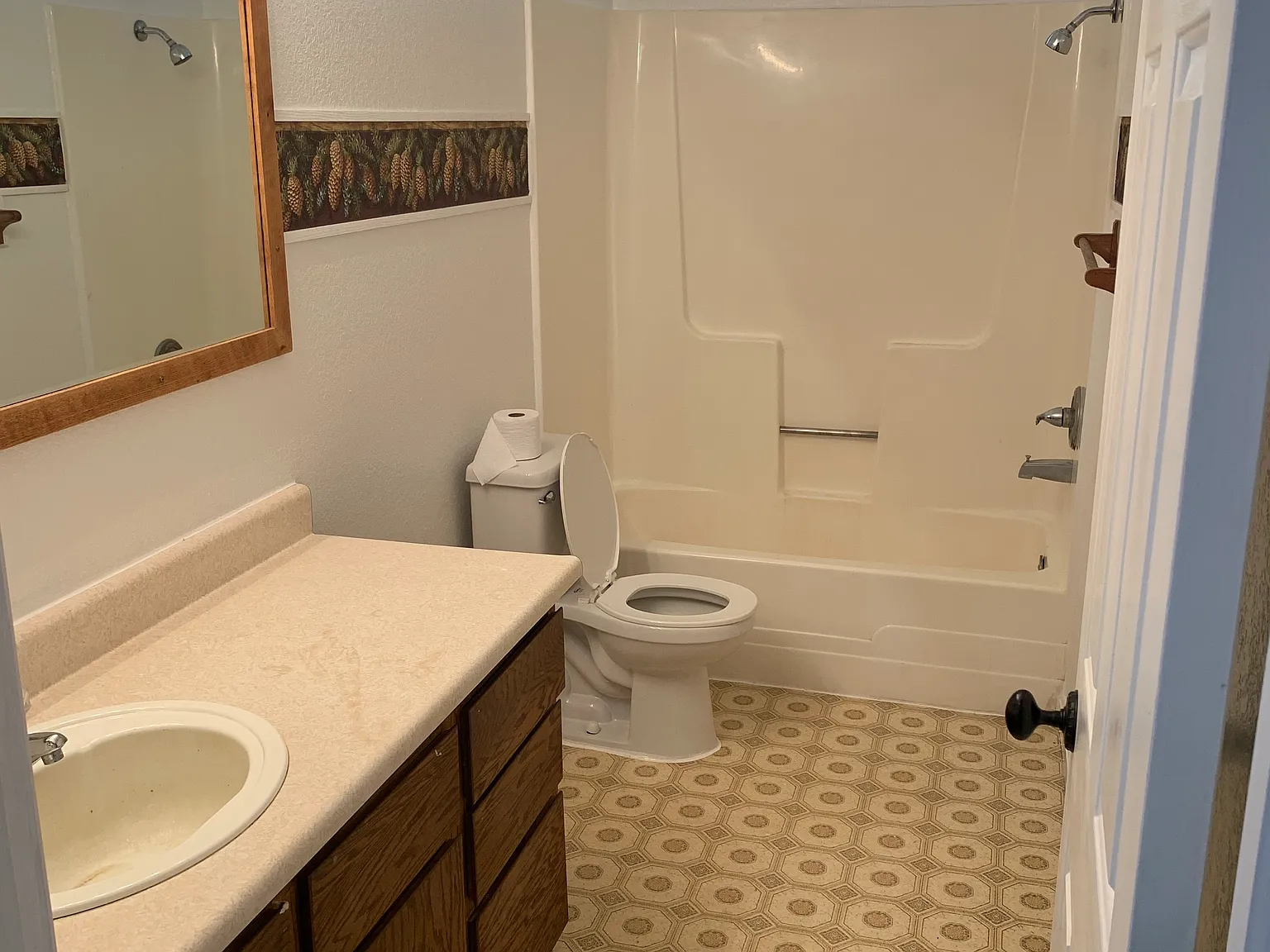 3 bed, 1.5 bath, 1205 sqft, $1,800 — Photo 3