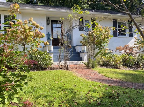 263 Rolling Dr, Waynesville, NC 28786