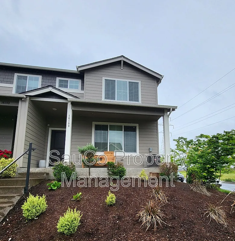 3 bed, 2.5 bath, 1931 sqft, $2,700 — Photo 2