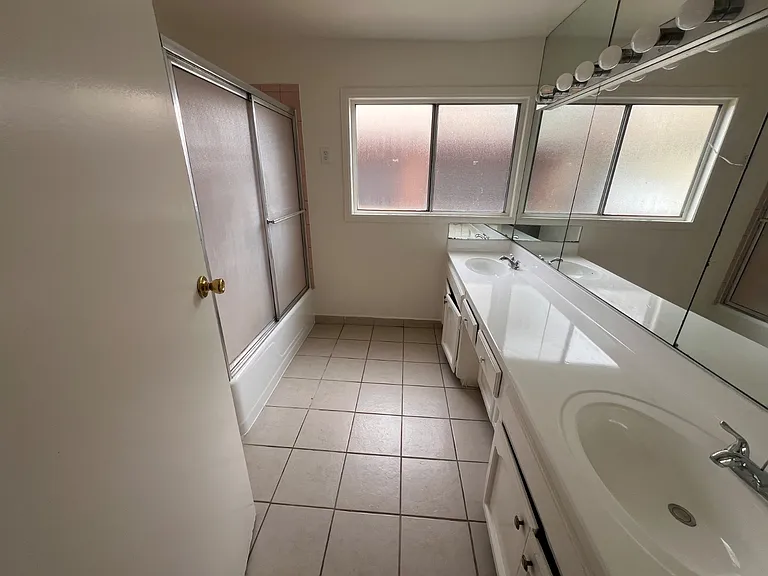 1044 Elm Ave #B — Photo 1