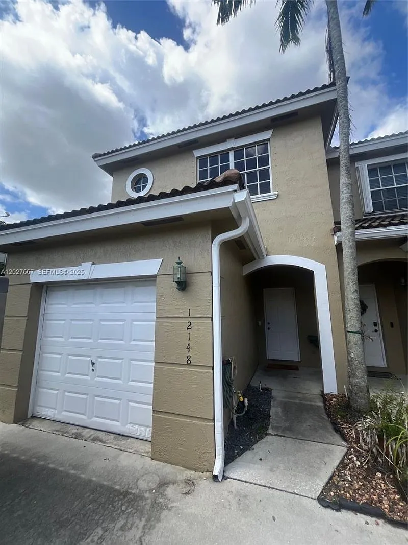 3 bed, 2.5 bath, 1428 sqft, $3,000 — Photo 2