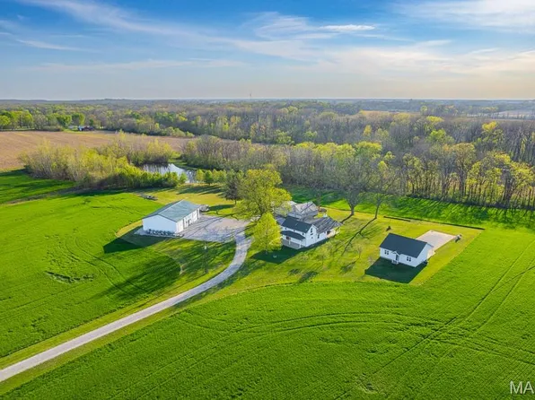 21617 Emerald Rd, Carlyle, IL 62231