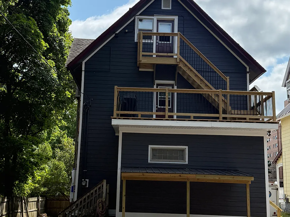 325 E Arch St