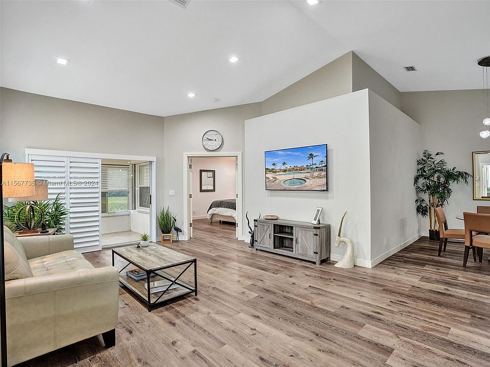 1st image of 15457 Lake Gardenia Pl