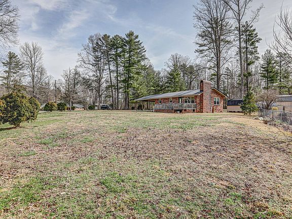 4th image of 251 Woodland Cir