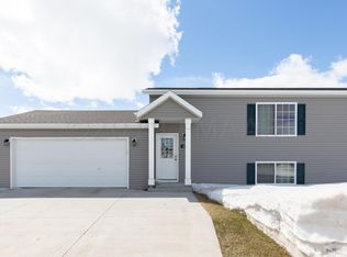 228 Maple Pointe Blvd, Mapleton, ND 58059