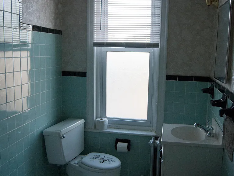 Full bathroom with vintage 50's tilework.