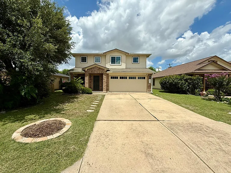 202 Paige Bnd — Photo 1