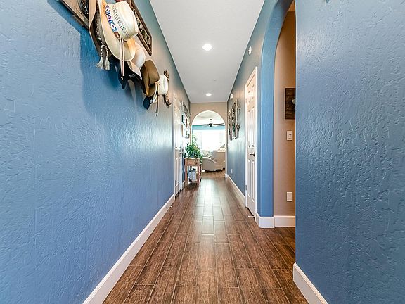4th image of 3967 E Country Ave