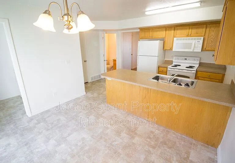 1648 N Stevens Dr #B — Photo 4