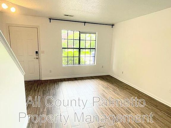 3rd image of 256 Fleming Rd APT D