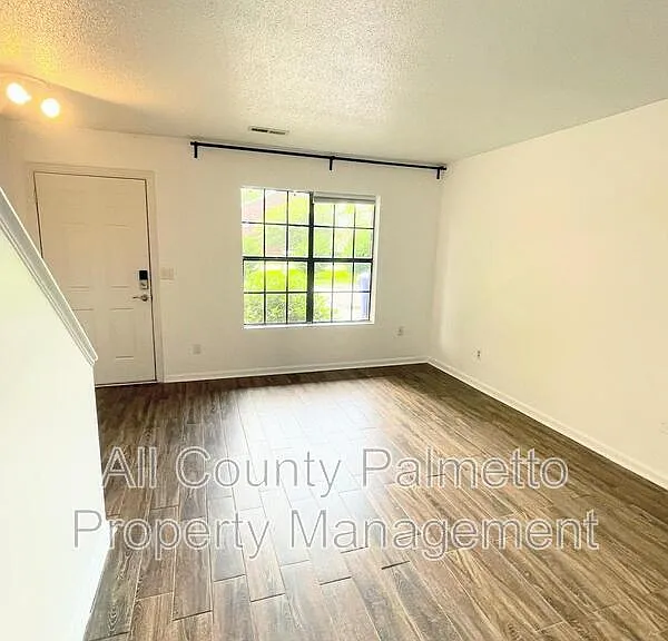 256 Fleming Rd #D — Photo 3