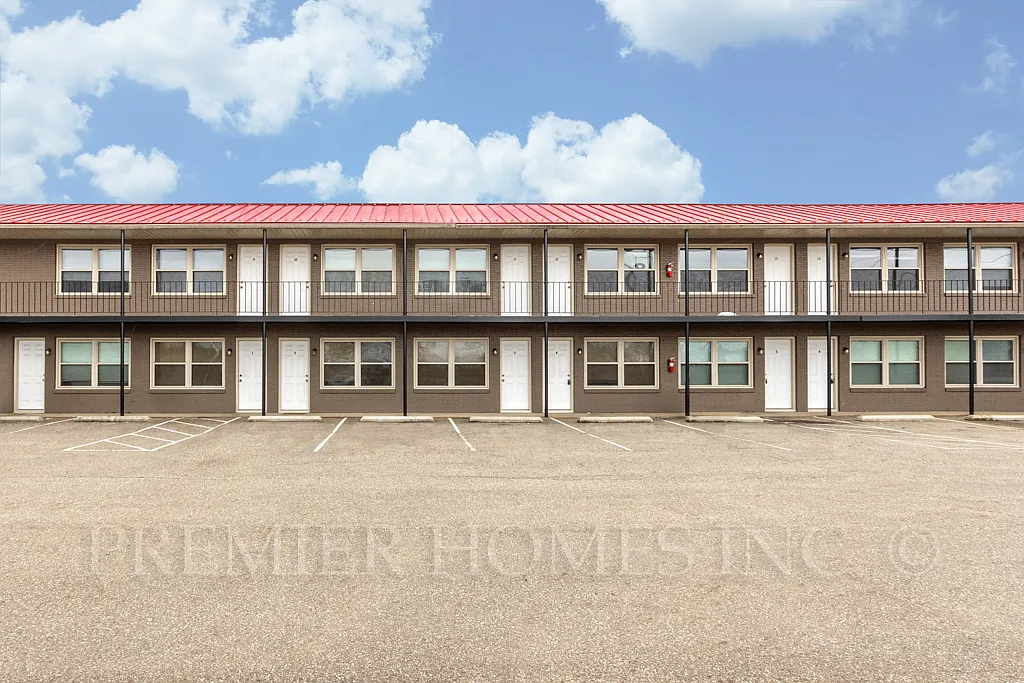 Studio, 450 sqft, $795 — Photo 2