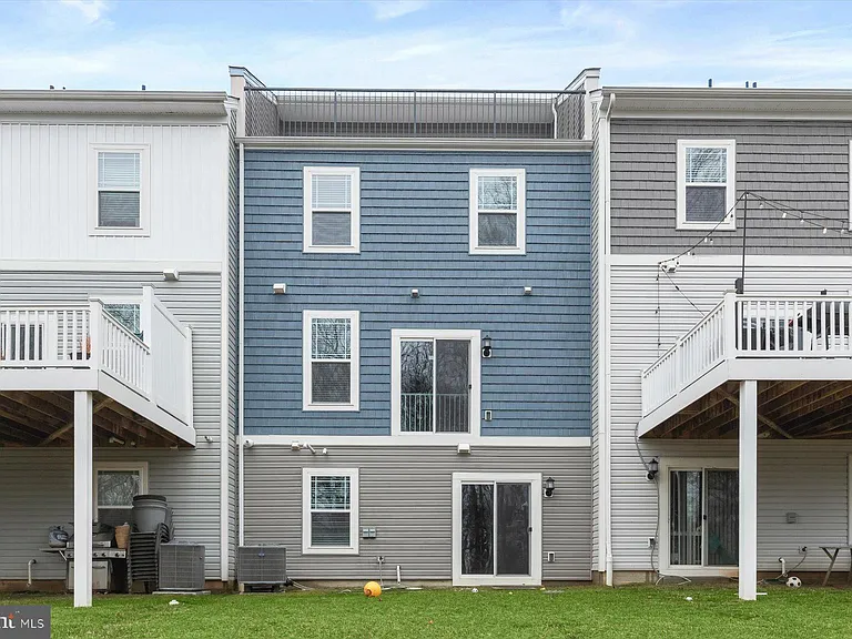 304 Sweetbay Rd — Photo 48