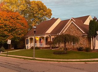 19 Tall Oaks Dr, Pottsville, PA 17901