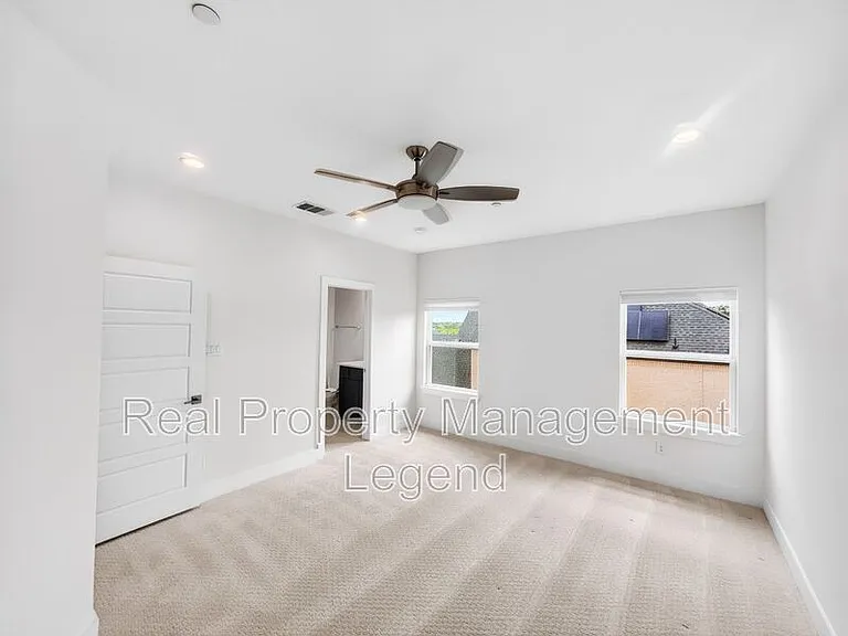 809 Jamestown Ln — Photo 15