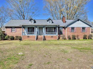 202 Cambridge Ln, Rainbow City, AL 35906