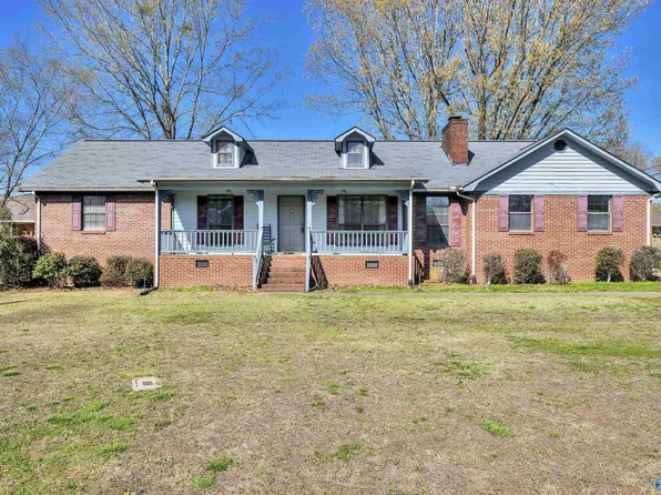 202 Cambridge Ln, Rainbow City, AL 35906