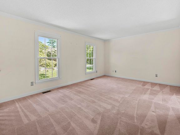 3rd image of 3307 Roundtree Ct