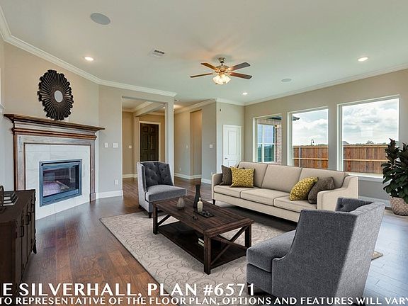 The Silverhall - Living Room