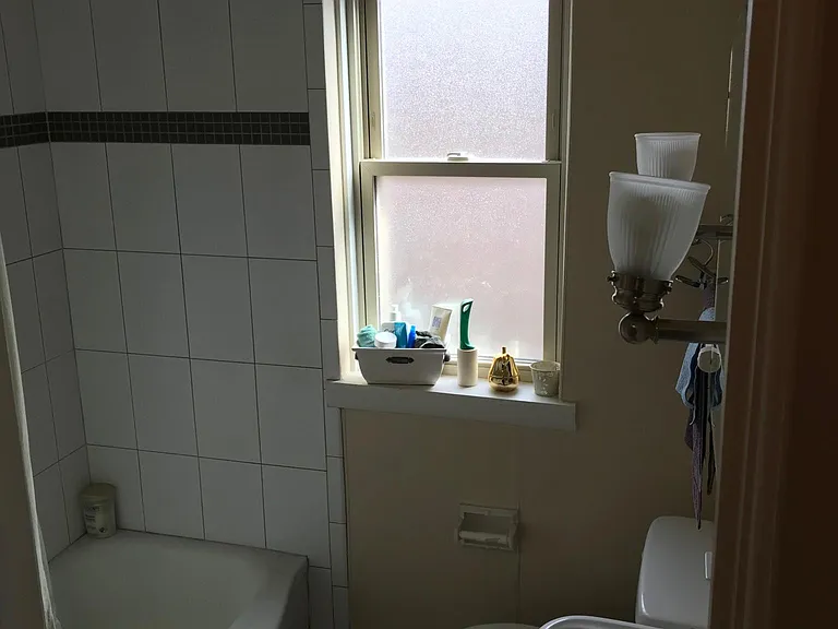 5200 N Berkeley Blvd — Photo 8