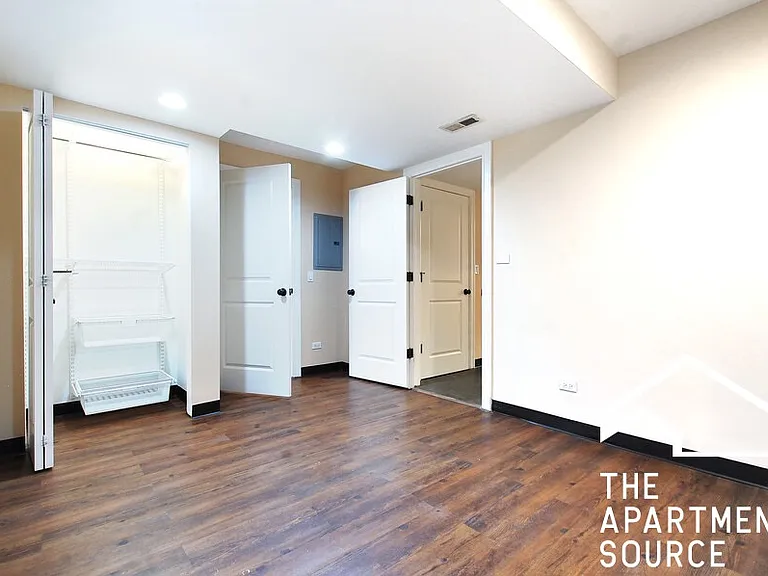 1352 N La Salle Dr — Photo 3