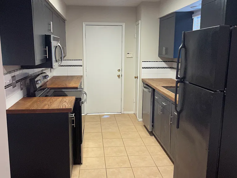 1921 Castle Gate Cir — Photo 12