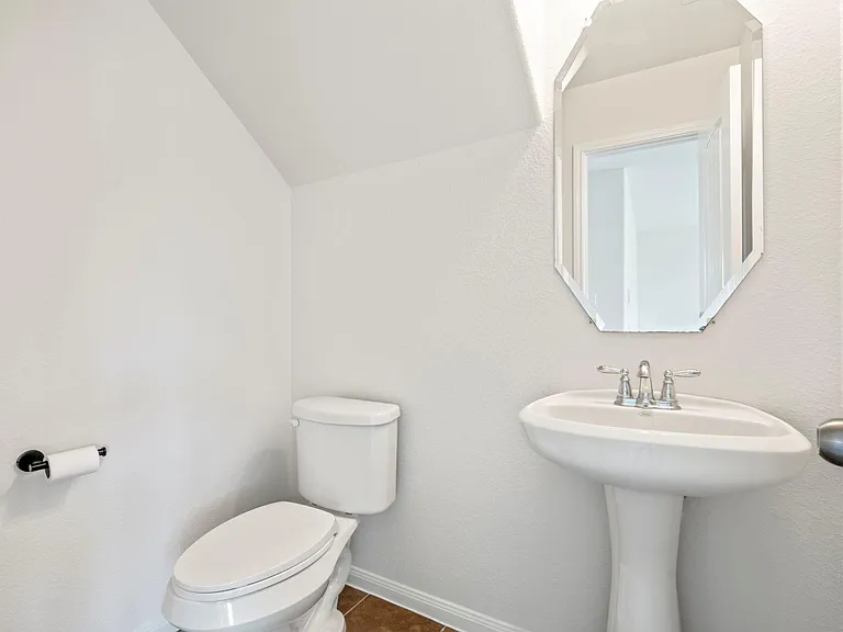 9006 Sasson Blvd — Photo 32