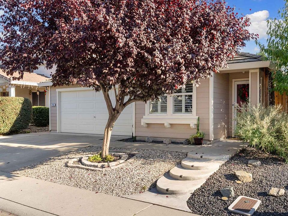 1st image of 216 Scepter Ct