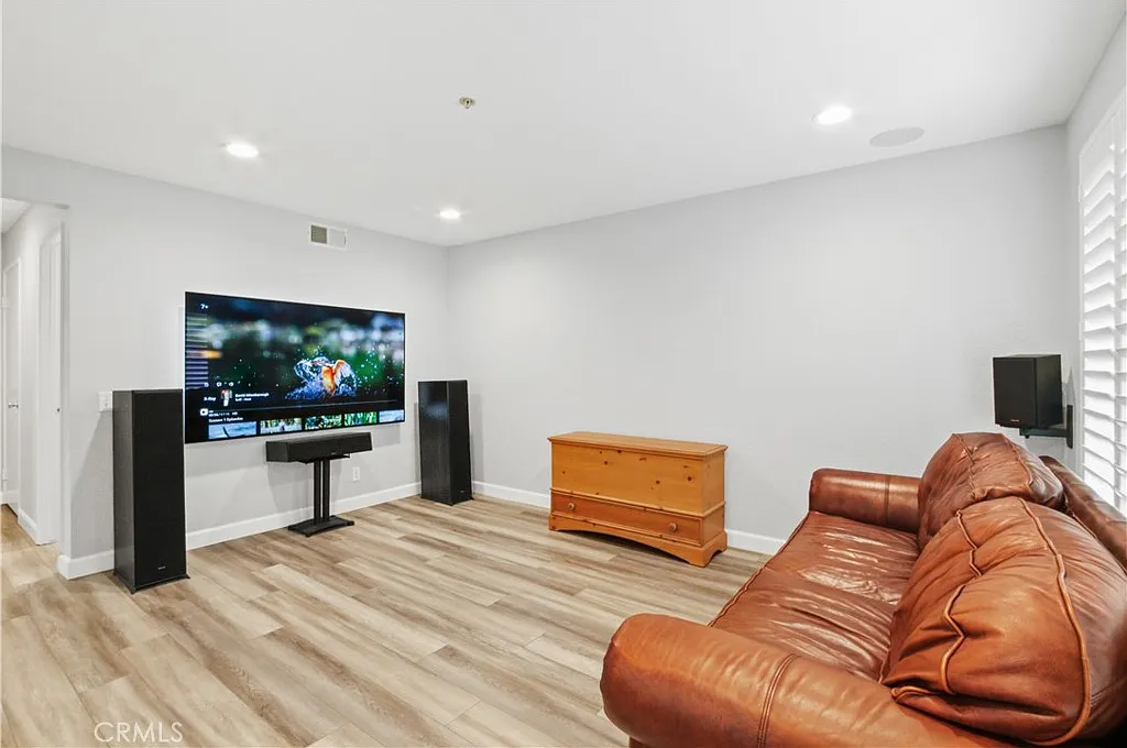 2 bed, 1000 sqft, $3,395 — Photo 1
