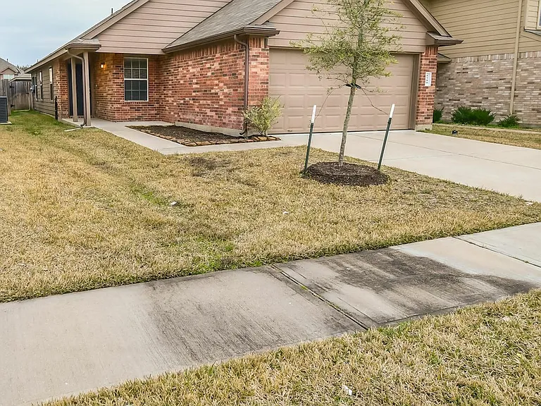 5750 Kyle Cove Dr — Photo 3