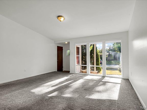 5th image of 23031 Eastwood St